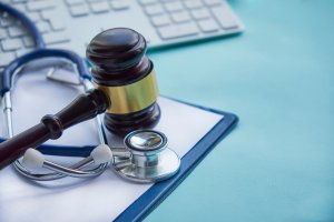 A gavel and stethoscope representing medical negligence and malpractice.