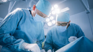 doctors performing surgery without postoperative complications